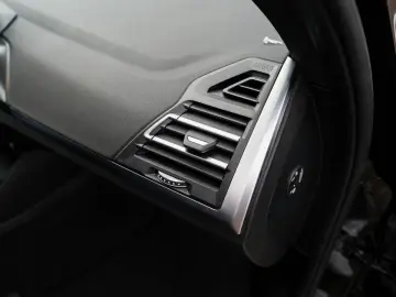 BMW X4 xDrive20d M-Sport AHK PANO ACC Laser HuD KoZg