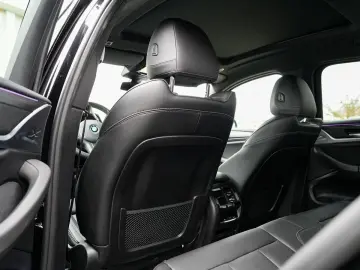 BMW X4 xDrive20d M-Sport AHK PANO ACC Laser HuD KoZg