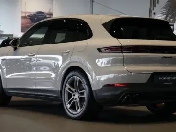 PORSCHE Cayenne E-Hybrid Beifahrer-Display