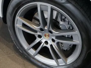 PORSCHE Cayenne E-Hybrid Beifahrer-Display