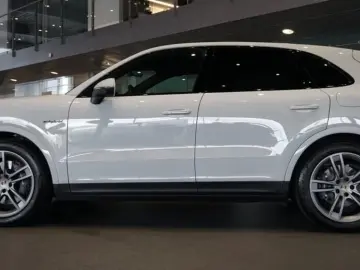 PORSCHE Cayenne E-Hybrid Beifahrer-Display