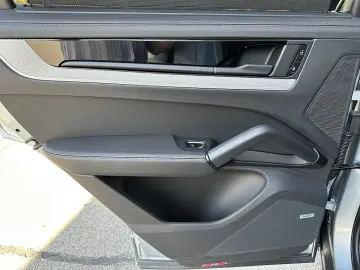 PORSCHE Cayenne III E-Hybrid PHEV 21 8 kWh Aut.