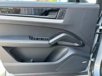 PORSCHE Cayenne III E-Hybrid PHEV 21 8 kWh Aut.