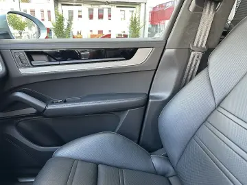 PORSCHE Cayenne III E-Hybrid PHEV 21 8 kWh Aut.