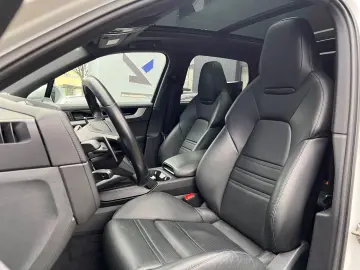 PORSCHE Cayenne S E-Hybrid Sport Design · PDCC · Inno