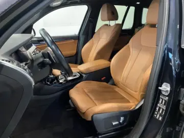 BMW X3 xDrive 20i Sportpaket Panorama Navi Digitales