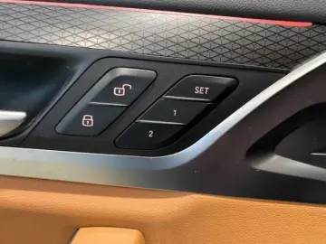 BMW X3 xDrive 20i Sportpaket Panorama Navi Digitales