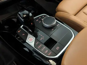 BMW X3 xDrive 20i Sportpaket Panorama Navi Digitales