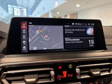 BMW X3 xDrive 20i Sportpaket Panorama Navi Digitales