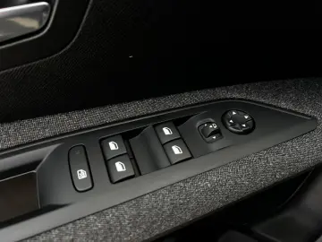 Peugeot 3008 Gen-Ii-2016