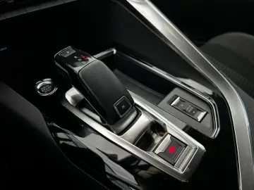 Peugeot 3008 Gen-Ii-2016