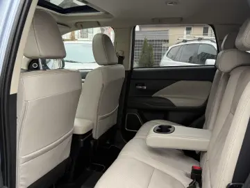 Mitsubishi Outlander 2.0 Plug-In Hybrid 4x4 200CP Automata 2