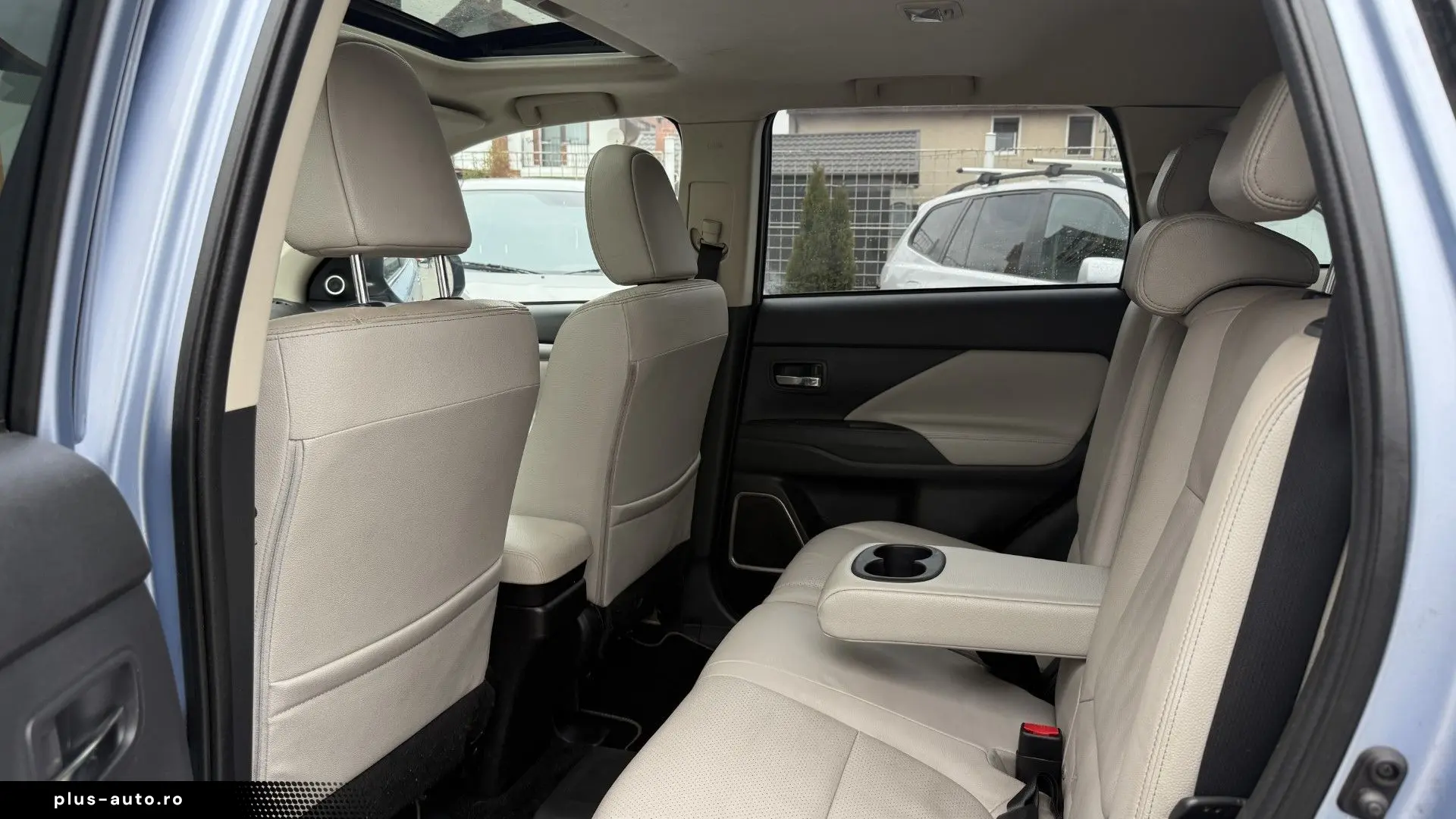 Mitsubishi Outlander 2.0 Plug-In Hybrid 4x4 200CP Automata 2