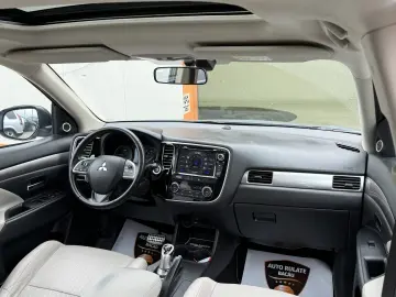 Mitsubishi Outlander 2.0 Plug-In Hybrid 4x4 200CP Automata 2
