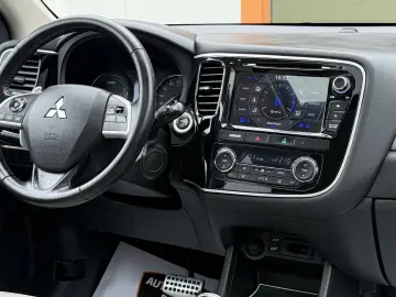 Mitsubishi Outlander 2.0 Plug-In Hybrid 4x4 200CP Automata 2