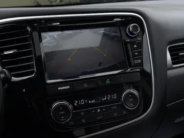 Mitsubishi Outlander 2.0 Plug-In Hybrid 4x4 200CP Automata 2