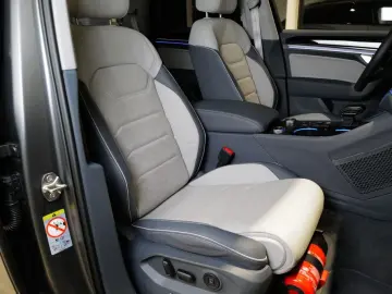 VW Touareg 3.0TDI R-Line Black Style Pano StdHz HuD