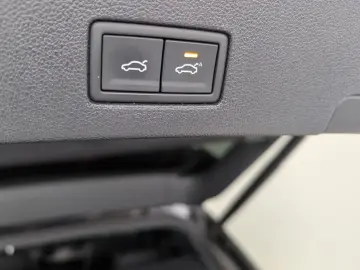 VW Touareg R Line AHK Luft Black Sthzg 21  IQ-Matri