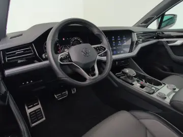 VW Touareg R Line AHK Luft Black Sthzg 21  IQ-Matri