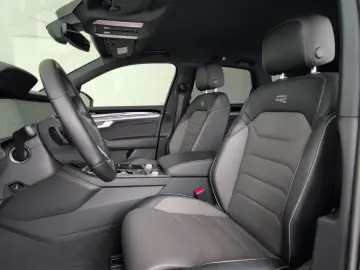 VW Touareg R Line AHK Luft Black Sthzg 21  IQ-Matri
