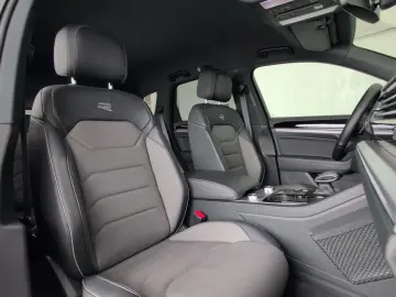 VW Touareg R Line AHK Luft Black Sthzg 21  IQ-Matri