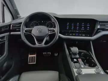 VW Touareg R Line AHK Luft Black Sthzg 21  IQ-Matri