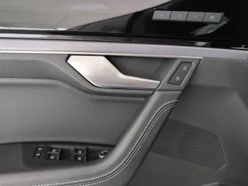 VW Touareg R Line AHK Luft Black Sthzg 21  IQ-Matri