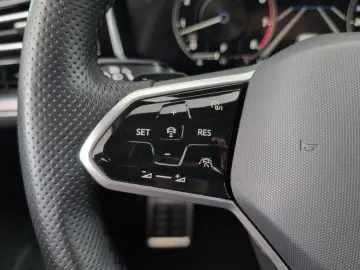 VW Touareg R Line AHK Luft Black Sthzg 21  IQ-Matri