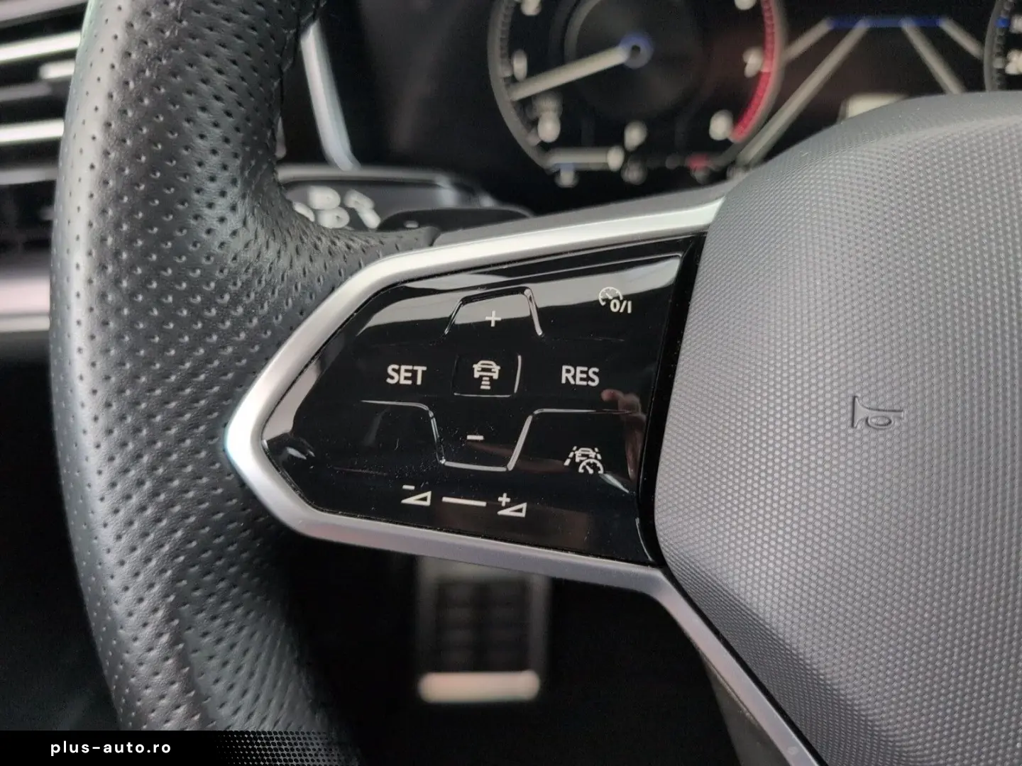 VW Touareg R Line AHK Luft Black Sthzg 21  IQ-Matri