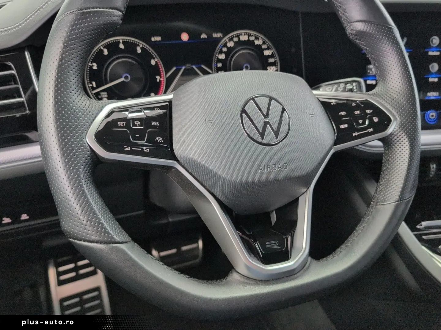 VW Touareg R Line AHK Luft Black Sthzg 21  IQ-Matri