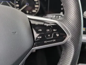 VW Touareg R Line AHK Luft Black Sthzg 21  IQ-Matri