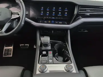 VW Touareg R Line AHK Luft Black Sthzg 21  IQ-Matri