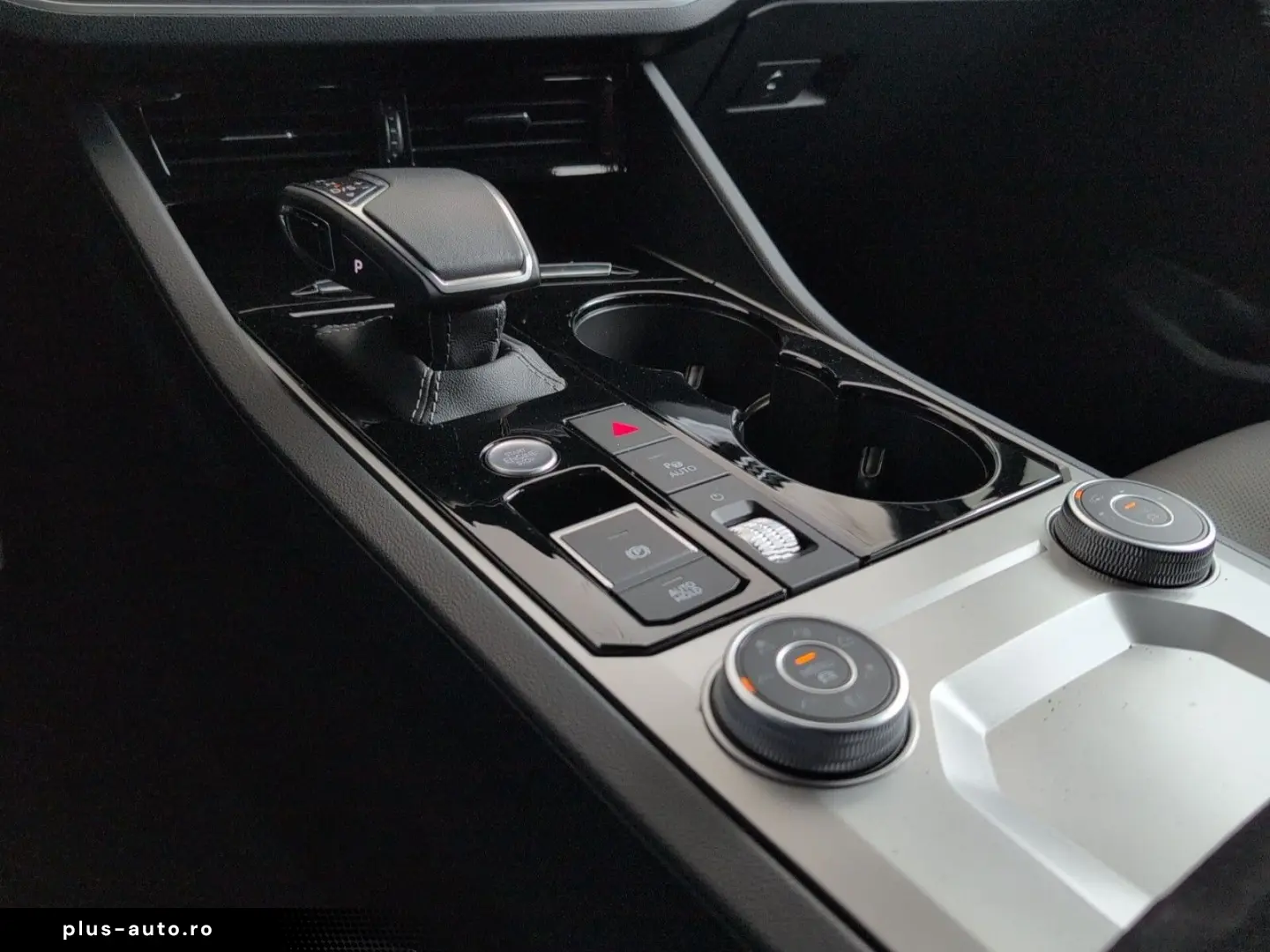 VW Touareg R Line AHK Luft Black Sthzg 21  IQ-Matri