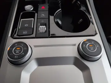 VW Touareg R Line AHK Luft Black Sthzg 21  IQ-Matri