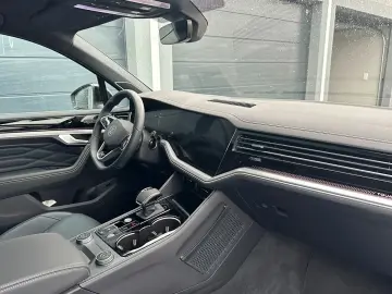 VW Touareg 3.0 V6 TDI  R-Line 4Motion -UPE 112.000€