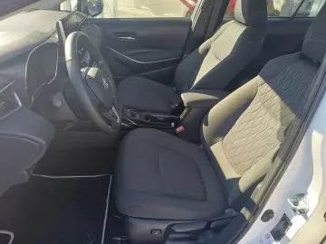 Toyota Corolla Sedan 1.8 hybrid 122 CVT Business Plus