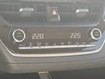 Toyota Corolla Sedan 1.8 hybrid 122 CVT Business Plus