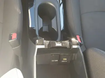 Toyota Corolla Sedan 1.8 hybrid 122 CVT Business Plus