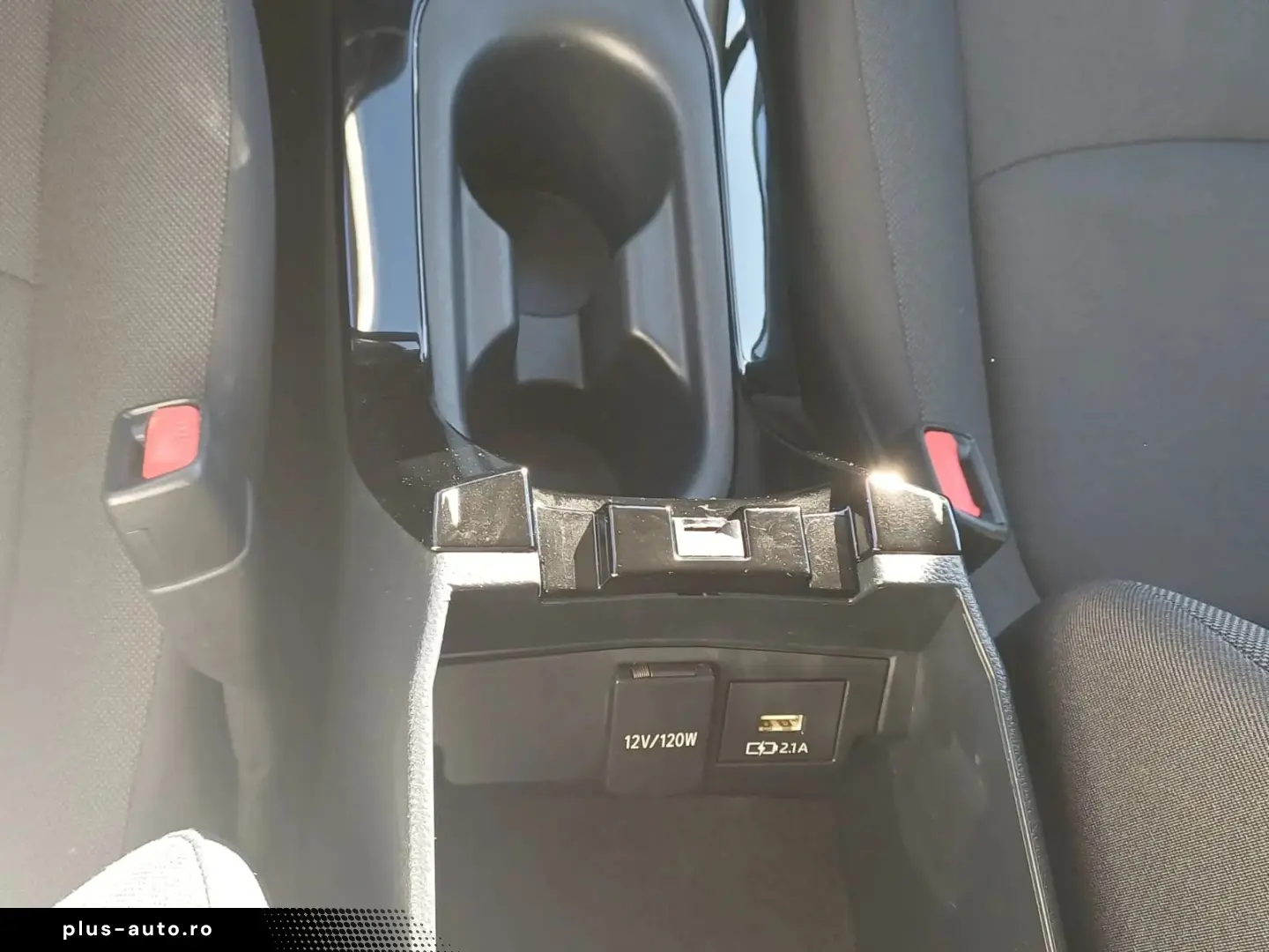 Toyota Corolla Sedan 1.8 hybrid 122 CVT Business Plus