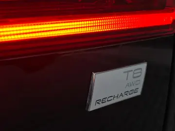 Volvo XC-60 Recharge T8 Twin Engine eAWD Inscription - 390 C