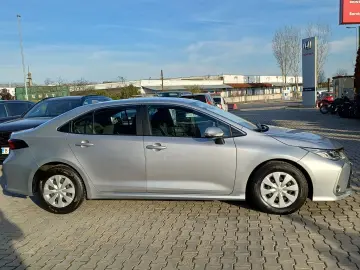 Toyota Corolla 1.8 HYBRID Business