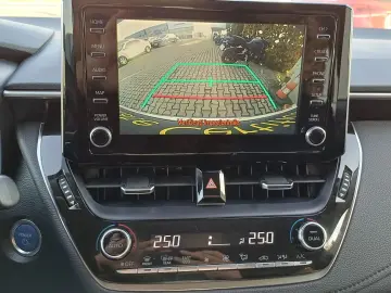 Toyota Corolla 1.8 HYBRID Business