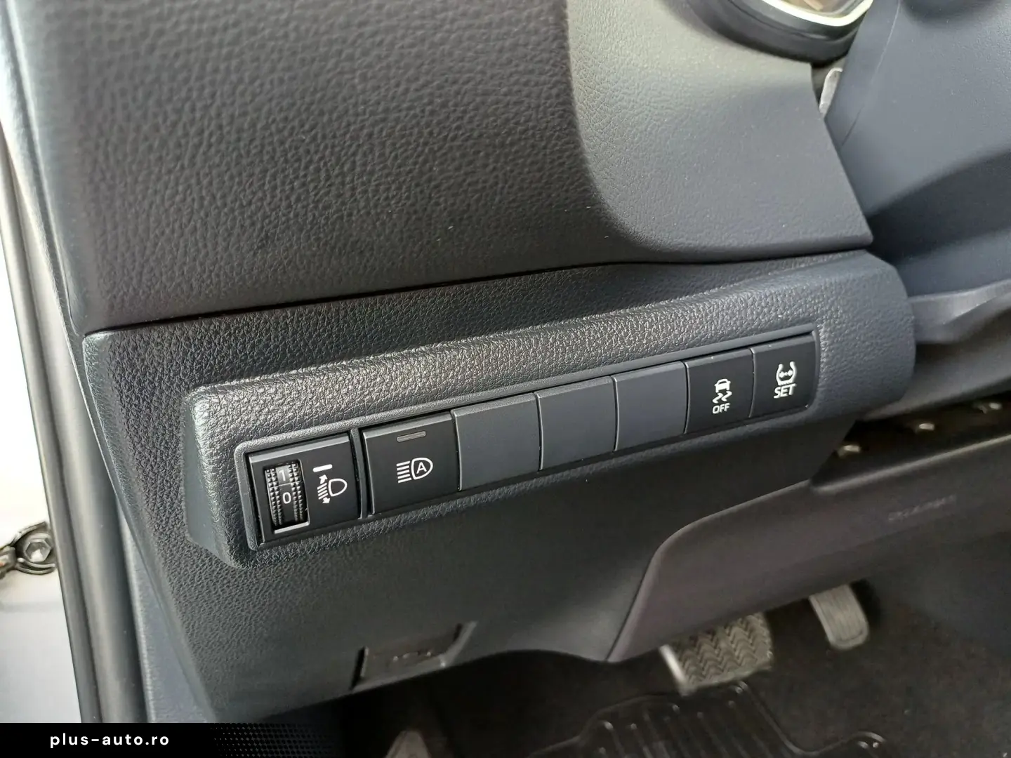 Toyota Corolla 1.8 HYBRID Business