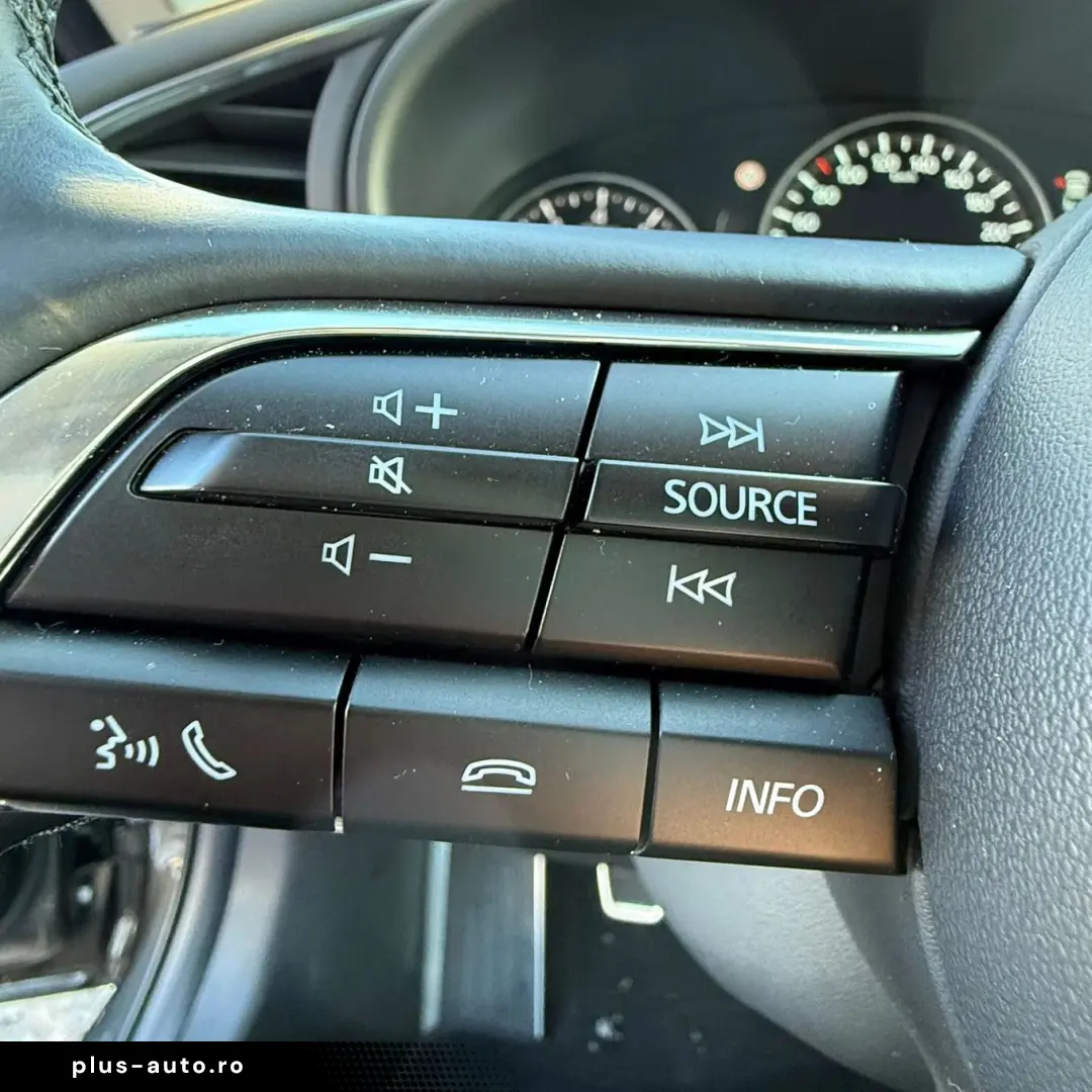 Mazda3 4SN 2.5L e-SKYACTIV G 140ps 6MT FWD Exclusive-Line