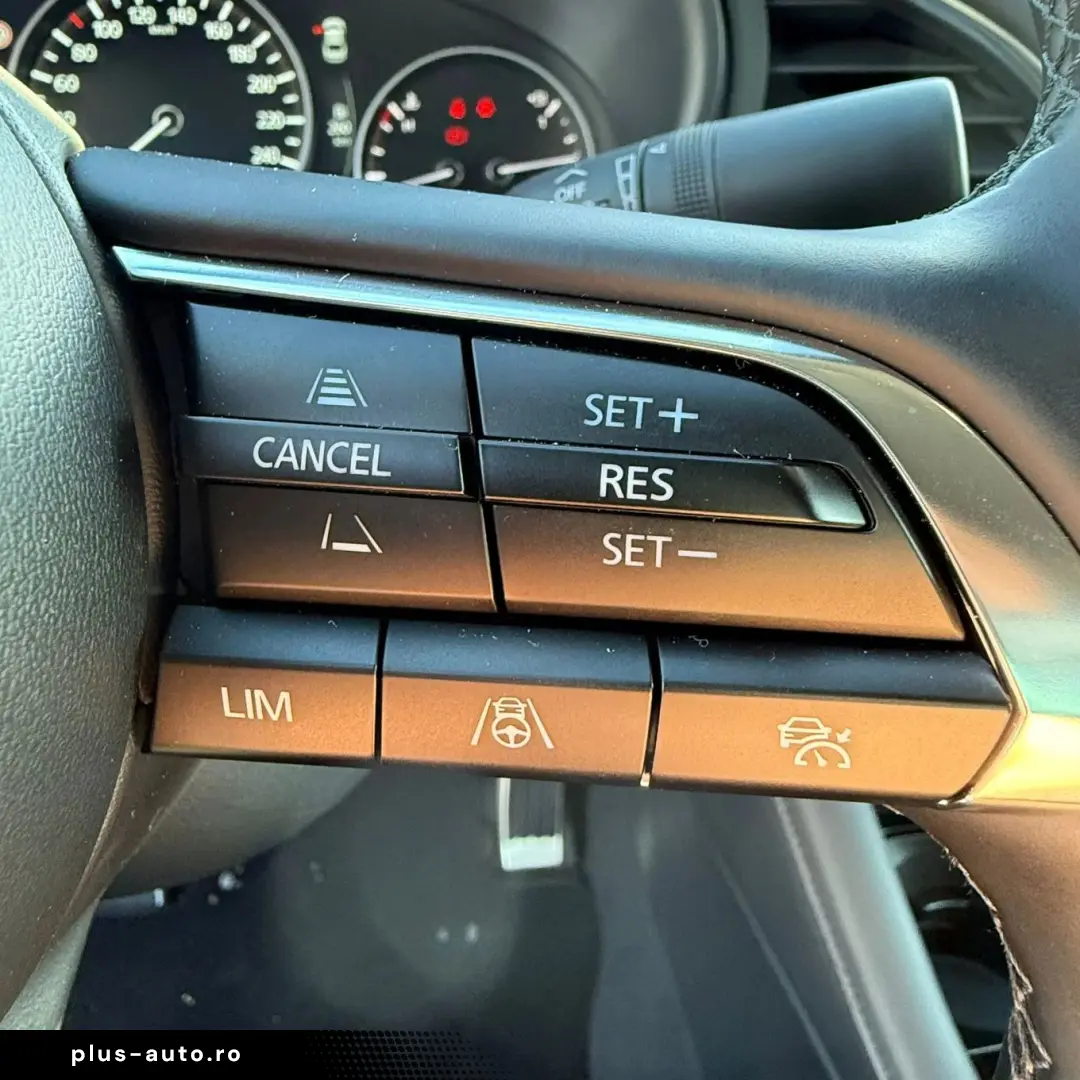 Mazda3 4SN 2.5L e-SKYACTIV G 140ps 6MT FWD Exclusive-Line