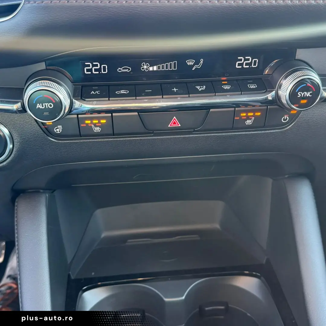 Mazda3 4SN 2.5L e-SKYACTIV G 140ps 6MT FWD Exclusive-Line