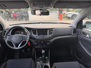 Hyundai Tucson  1.6 MT 2WD