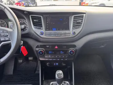 Hyundai Tucson  1.6 MT 2WD