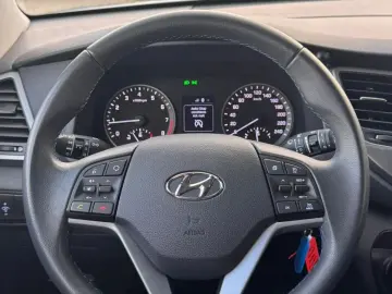 Hyundai Tucson  1.6 MT 2WD