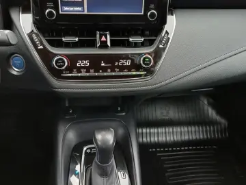 Toyota Corolla  Dynamic 1.8 HYBRID 122 CP